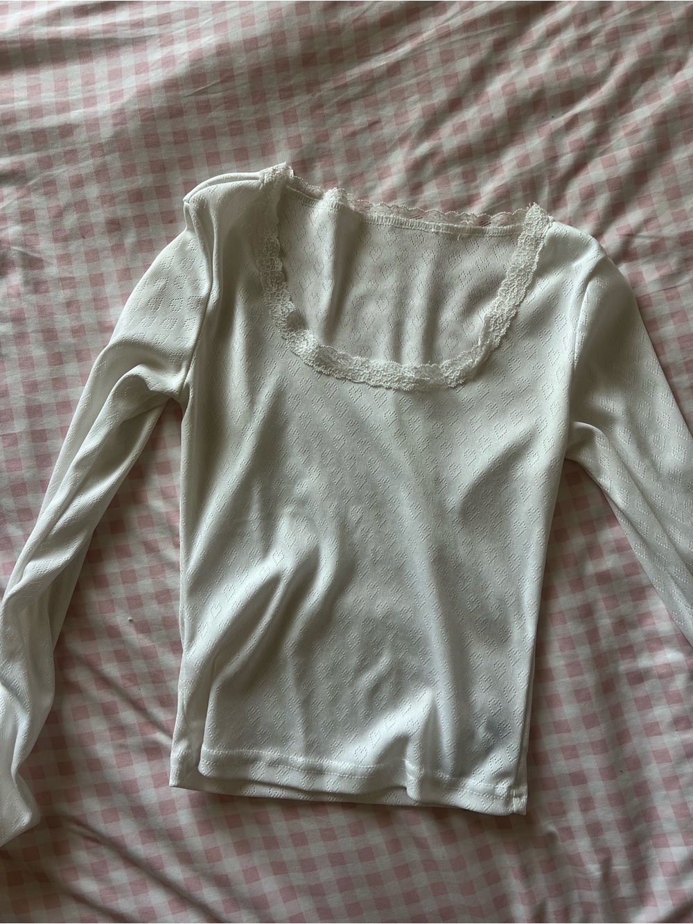 EYELET TOP - Picture 2 of 4